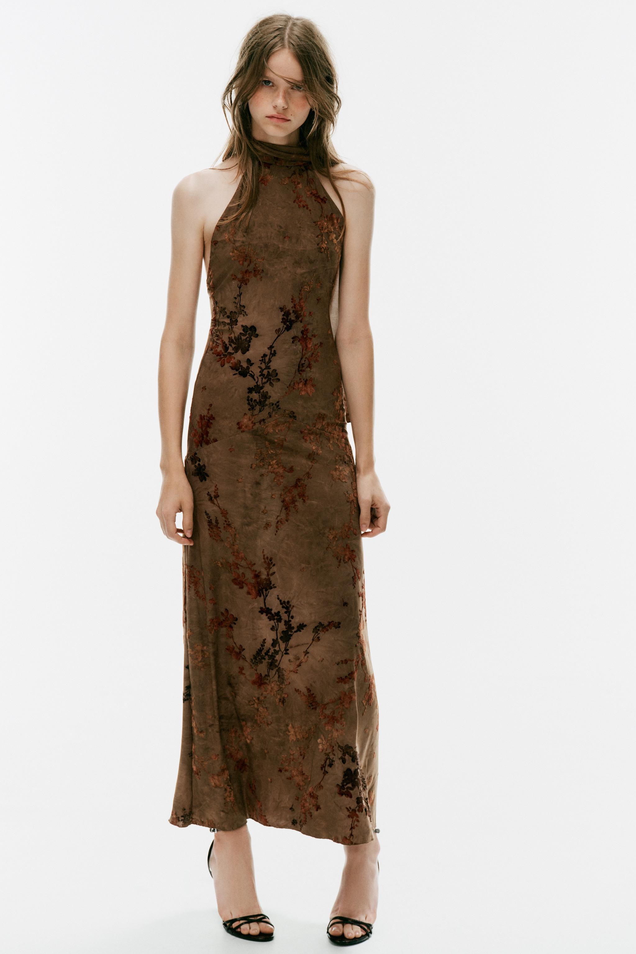 ROBE LONGUE HALTER FOULARD FLOQUÉE